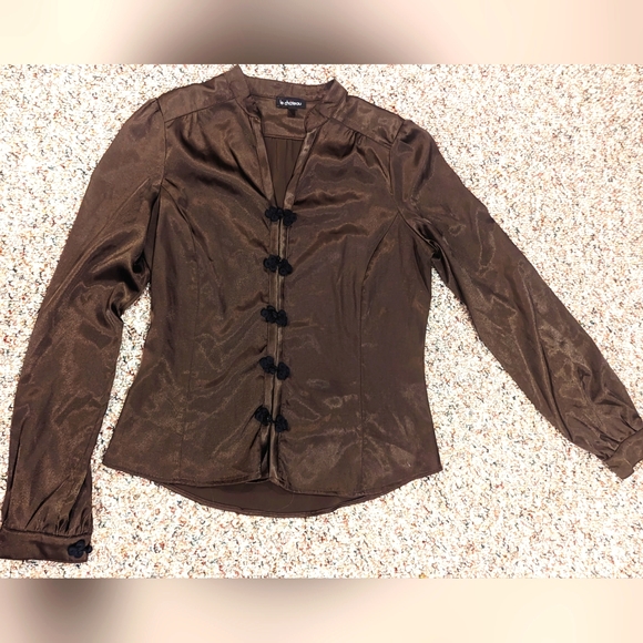 Le Chateau Size Medium Satiny Top - Picture 2 of 4